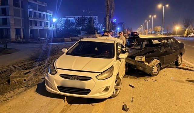 Çubuk'ta Çifte Kaza: Motosiklet Sürücüsü Yaralandı