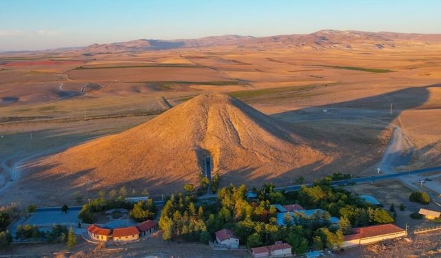 Ankara'nın 4 Bin Yıllık Gizemli Tümülüsleri Dikkat Çekiyor