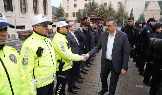 Kızılcahamam'a Sürpriz Ziyaret: Bakan Çiftçi Polislerle Bayramlaştı