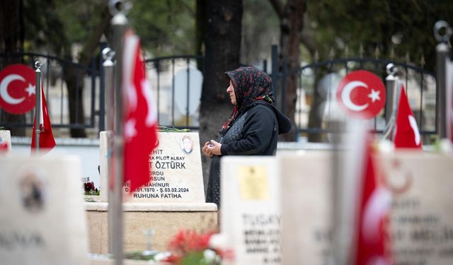 Ankara Karşıyaka Mezarlığı’nda Bayram Yoğunluğu, Yollar Kilitlendi