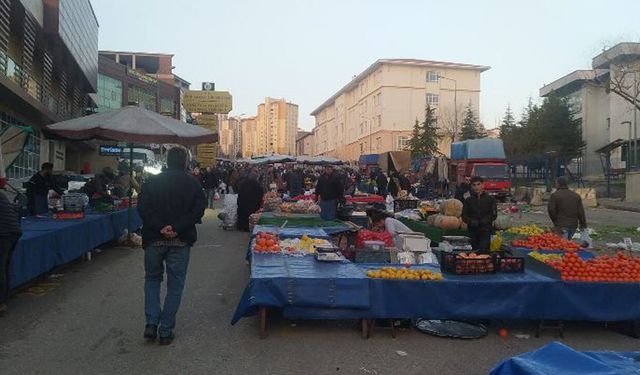 Karşıyaka Pazarı’nda Ramazan Mesaisi, Mart Ayı Etiketleri Belli Oldu