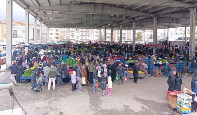 Altındağ Semt Pazarı’nda Mart Sonu Fiyatlar El Yakıyor