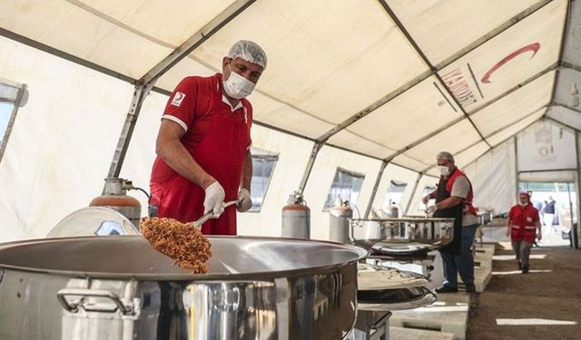 Türk Kızılay Polatlı Şubesi 300 Kişiye Sıcak Yemek Ulaştırıyor