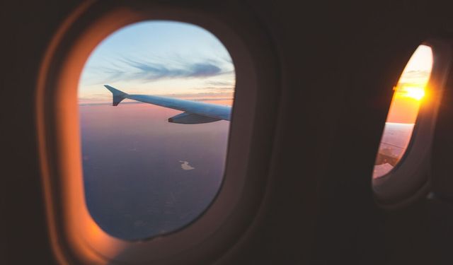 Uçak Pencerelerindeki Minik Delik Hayat Kurtarıyor