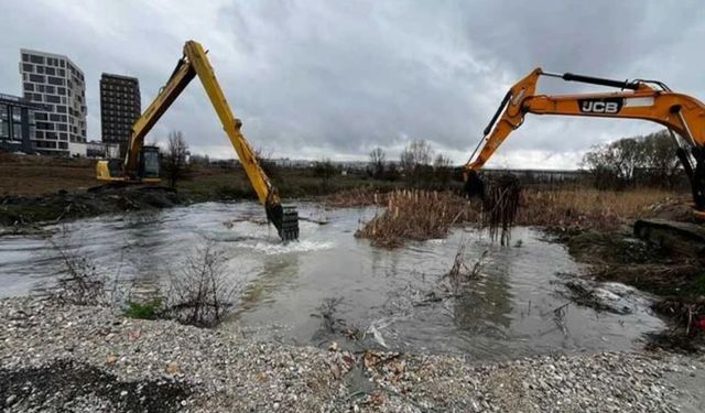 Ankara'da Etkili Olan Sağanak Yağış Sonrası Çubuk Deresi Taştı