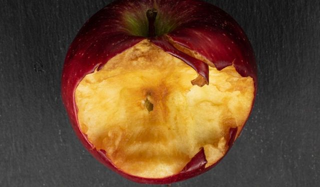 Kesilmiş Elma Neden Kararır?