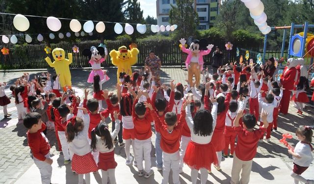 Kahramankazan'da 23 Nisan Coşkusu Minik Kalpleri Isıttı