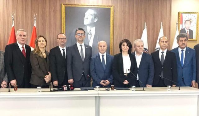 Gazetecilikte "Yeni Çağ" Talebi: Sosyal Medya Habercileri de Basın Kartı Alabilsin