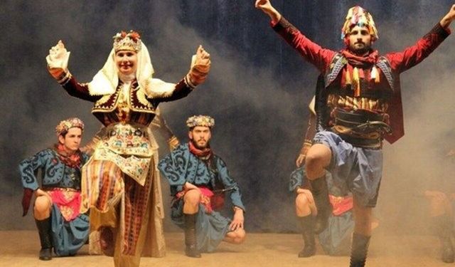 Ankara Müzik Folkloru Nedir? Zeybek, Halay ve Bozlak Kültürü
