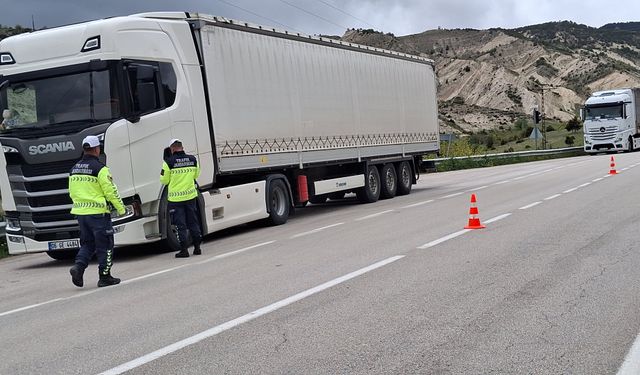Beypazarı'nda Bayram Öncesi Sıkı Takip: Jandarmadan Trafik Denetimi