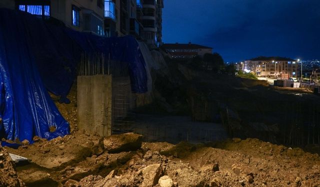 Ankara'da Sağanak Yağışın Faturası Ağır Oldu: Apartmanın İstinat Duvarı Çöktü