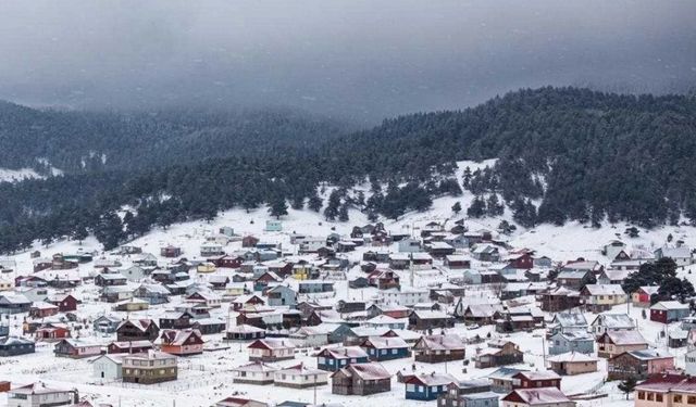 Ankara'ya Mayıs Ayında Kış Geri Döndü: Yaylalar Beyaza Büründü