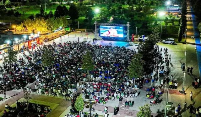 2026 Dünya Kupası Finali Etimesgut'taki Dev Ekranlarda Canlı Yayınlandı