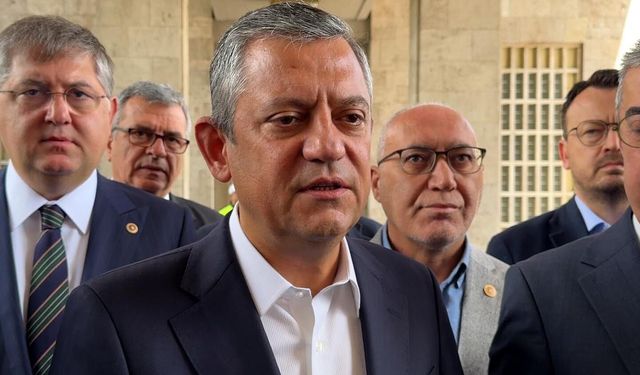CHP'de Tarihi Kırılma: Özgür Özel Grup Kürsüsünde Veda Ederek Yeni Partiyi İlan Etti