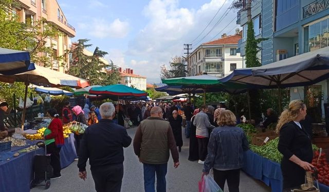 Etlik Çarşamba Pazarı’nda Bahar Mesaisi Devam Ediyor (13 Mayıs 2026)