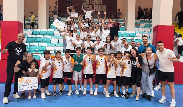 Ankara'da Mini Erkekler Voleybol Şampiyonu Yedidağspor