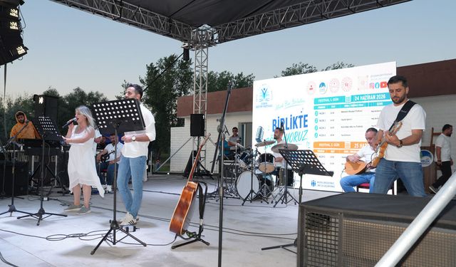 Çubuk Eğitim Festivali’nde Öğretmenlerden "Yıla Veda" Konseri
