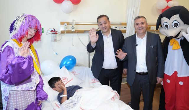 Çubuk'ta 5. Sünnet Şöleni'nde Sünnet Olan Çocuklara Hastanede Ziyaret