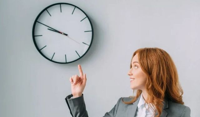 Duvar Saatinde Aniden Baktığımızda Neden Saat Durmuş Gibi Görünür?