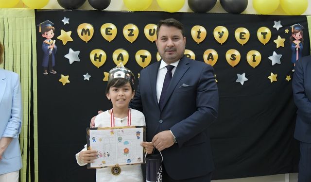 Selim Çırpanoğlu Kahramankazanlı Miniklerin Karne Sevincine Ortak Oldu