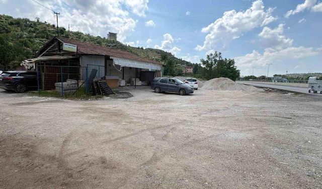 Mamak'ta Yaşlı Kadın Köpek Sürüsünün Ortasında Kaldı