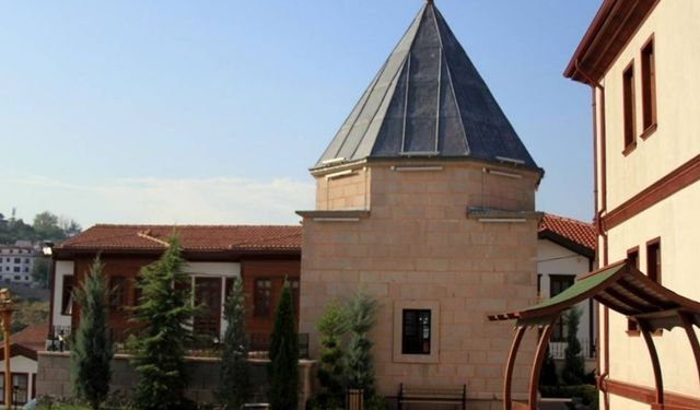 Ankara Şeyh İzzettin Türbesi