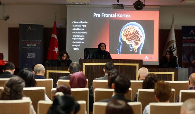Yenimahalle'de Ailelere Erken Ergenlik ve Bağımlılık Semineri