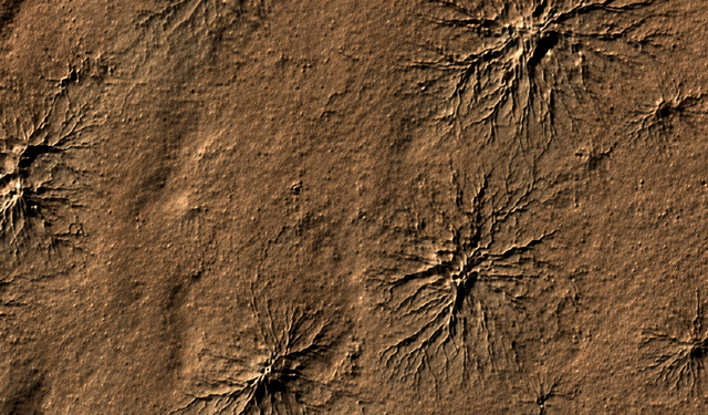 Mars'taki Örümcek Şekillerinin Gizemi Çözüldü