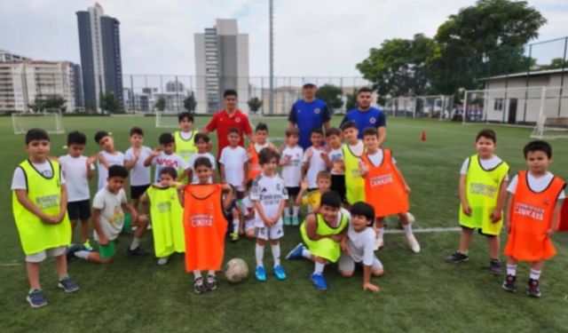 Şenol Güneş Spor Parkı'nda Yaz Futbol Okulu Başladı