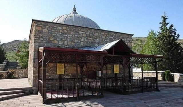 Nallıhan Taptuk Emre Türbesi