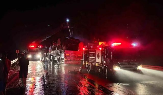 Sincan'da Seyir Halindeki Tır Alev Aldı