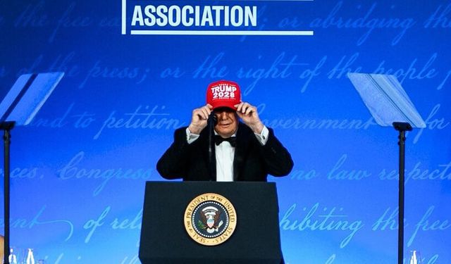 Trump 2028 Başkanlığı için Kırmızı Şapkayı Takıp Yeniden Adaylık Çıkışı Yaptı