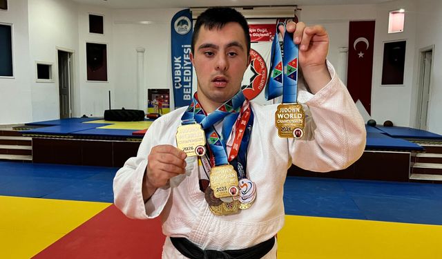 Çubuk'un Gururu Ahmet Ünal Dünya Şampiyonu Oldu: İstiklal Marşı'nı İsveç'te Okuttu
