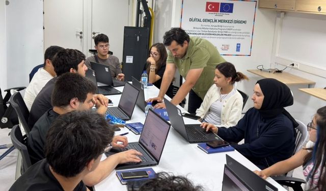 Keçiören'de Yapay Zeka Destekli Prompt Mühendisliği Eğitimi Verildi