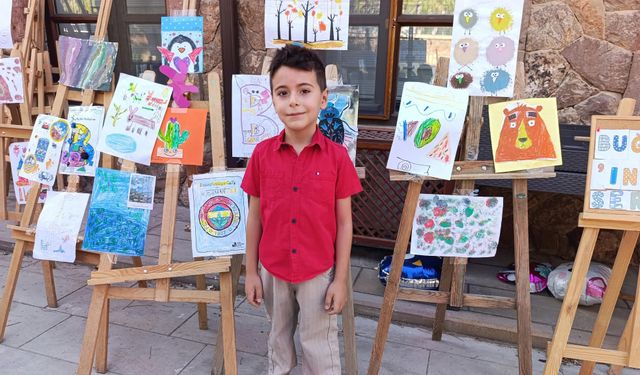 Nallıhan'da Minik Ressam İlk Sergisini Belediye Ek Hizmet Binasında Açtı