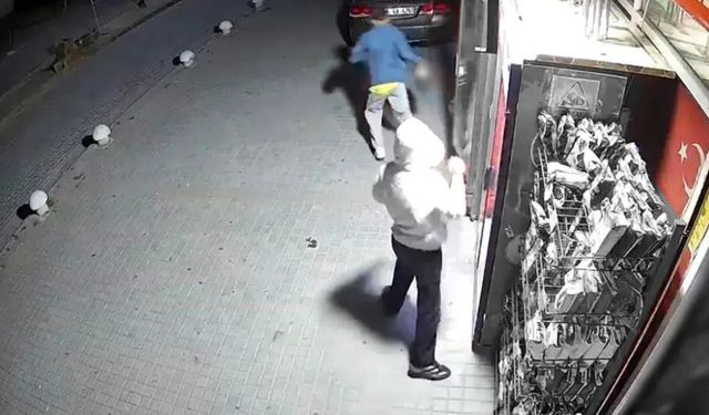 Sincan’daki Marketten İçecek Alan Çocuklar Güvenlik Kamerasına Yakalandı