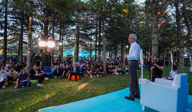 Bakan Uraloğlu Ahlatlıbel’de Gençlerle Buluştu: Risk Alın Çağrısı Yaptı