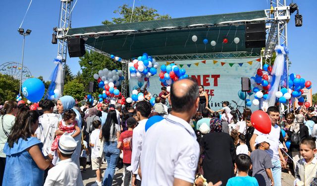 Ankara’da Bin Çocuğa Hem Sünnet Şöleni Hem Bisiklet Hediyesi