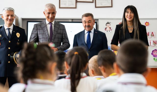 Gölbaşı’nda Yeni Eğitim Yılının İlk Gününde Öğrencilere Ziyaret