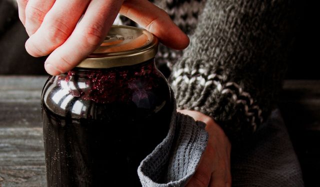 Kavanoz Kapağı Sıcak Suda Neden Daha Kolay Açılıyor?