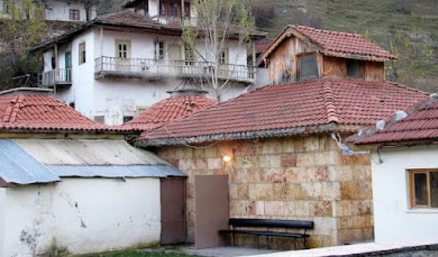 Kızılcahamam Yukarı Kise Köyü Camii