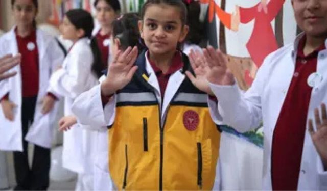 Ankara’da 100 İşitme Engelli Öğrenci Sağlık Elçisi Oldu