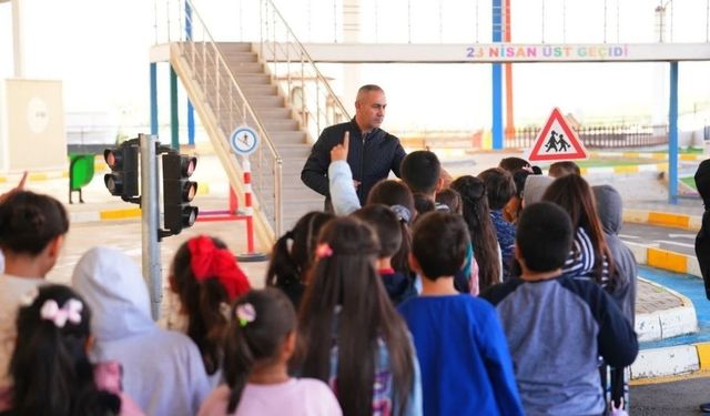 Gölbaşılı Minikler Trafik Kurallarını Uygulayarak Öğreniyor