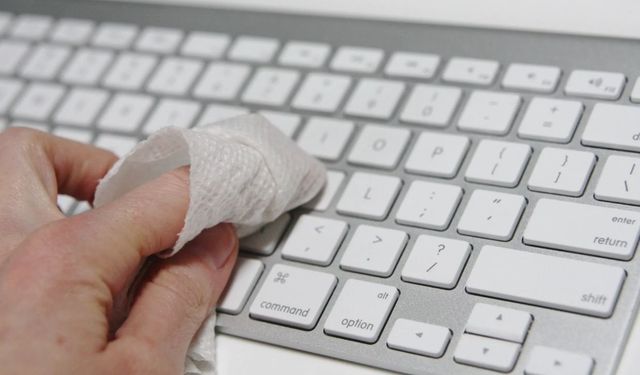 Laptop Klavyesi Nasıl Temizlenir?