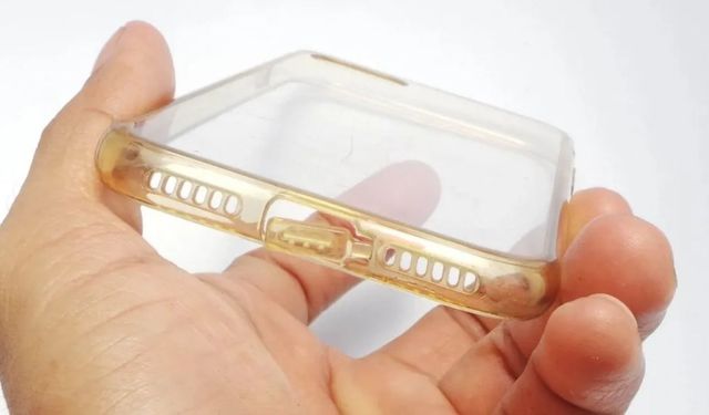 Telefon Kılıflarındaki Sararma Nasıl Meydana Gelir?