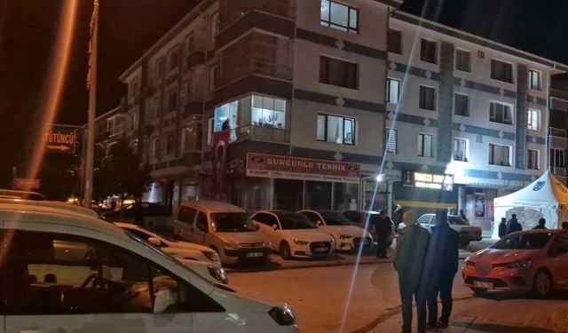 Van Şehidi Tayfun Akalan'ın Altındağ'daki Baba Evine Türk Bayrakları Asıldı