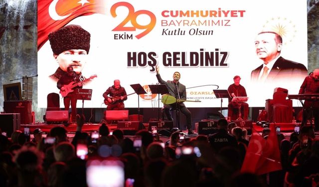 Keçiören’de Cumhuriyet Bayramı Uğur Işılak Konseriyle Kutlandı