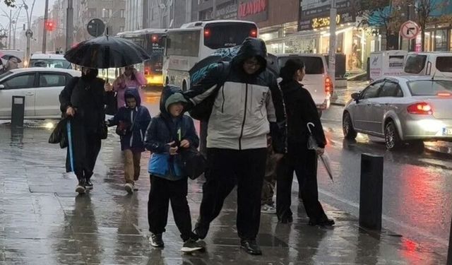 İstanbul'da Yağış Nedeniyle Eğitime Ara Verildi