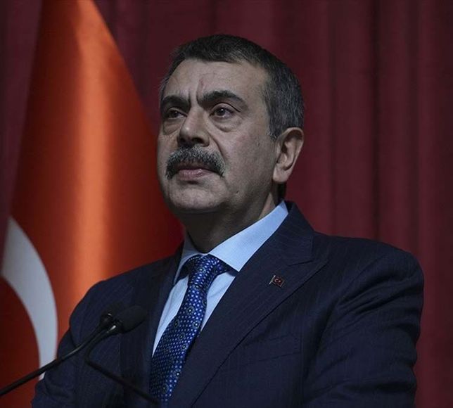 Milli Eğitim Bakanı Tekin’den Beyaz Önlük Açıklaması