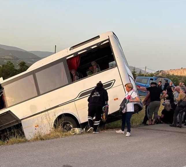Isparta’da Tur ve Yolcu Otobüsü Çarpıştı: 27 Kişi Yaralandı